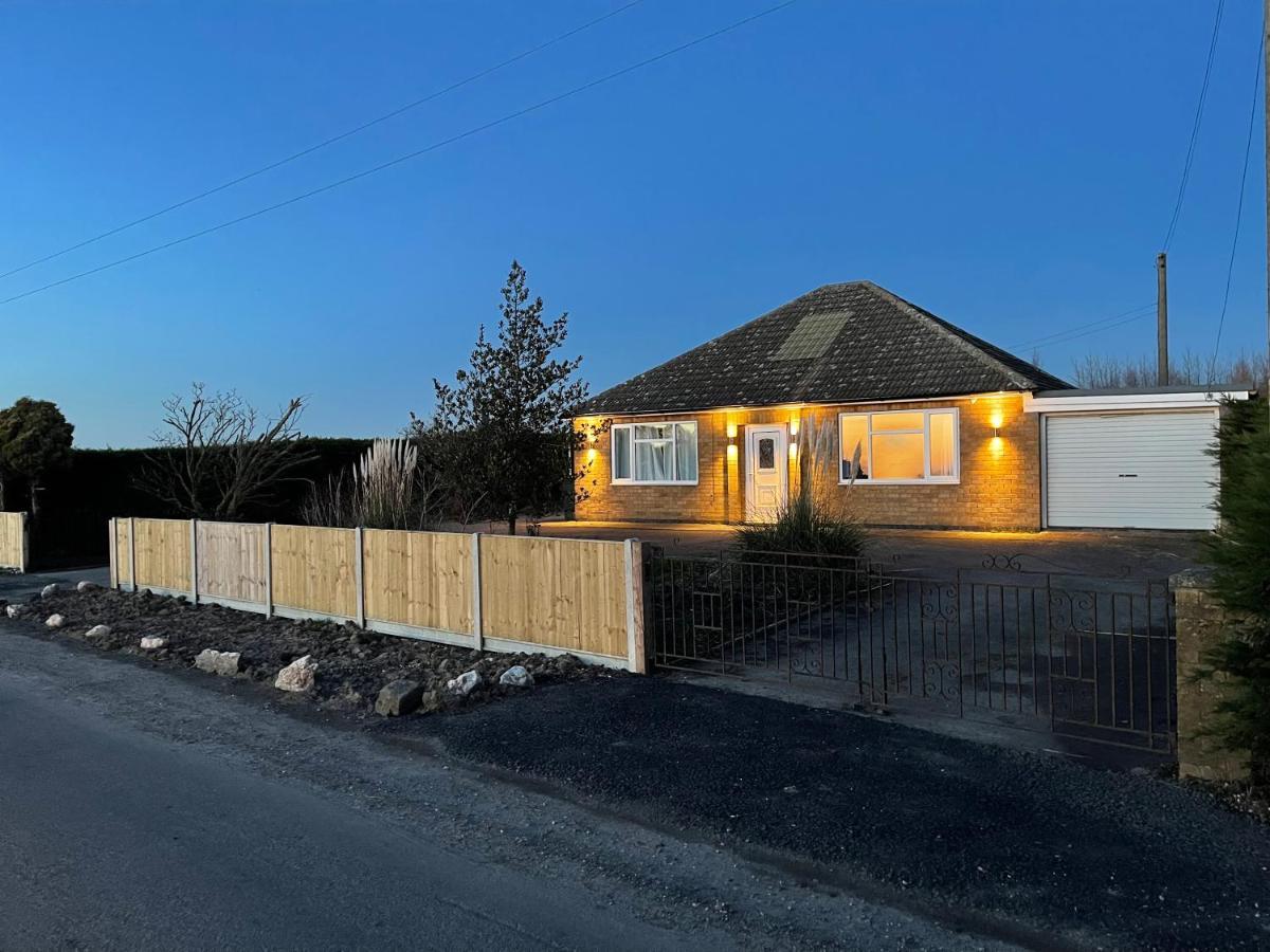 2 Bedroom Detached Bungalow With Hot Tub And Secure Garden And Parking - Pet Friendly On 7 Acres Of Land Бостон Екстер'єр фото