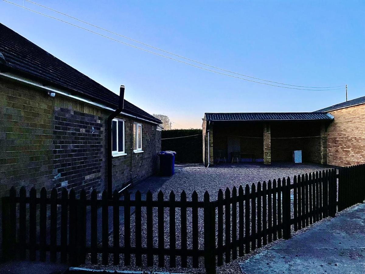 2 Bedroom Detached Bungalow With Hot Tub And Secure Garden And Parking - Pet Friendly On 7 Acres Of Land Бостон Екстер'єр фото